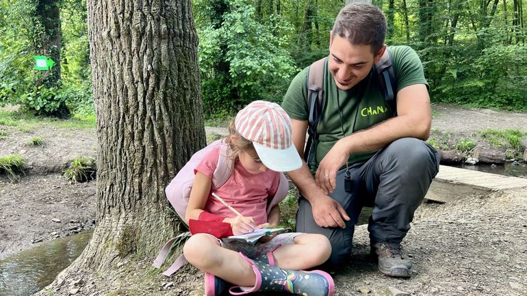 Loin des écrans, proche de la nature : une vingtaine d'enfants participent à un stage "Koh-Lanta" au bois de Loverval