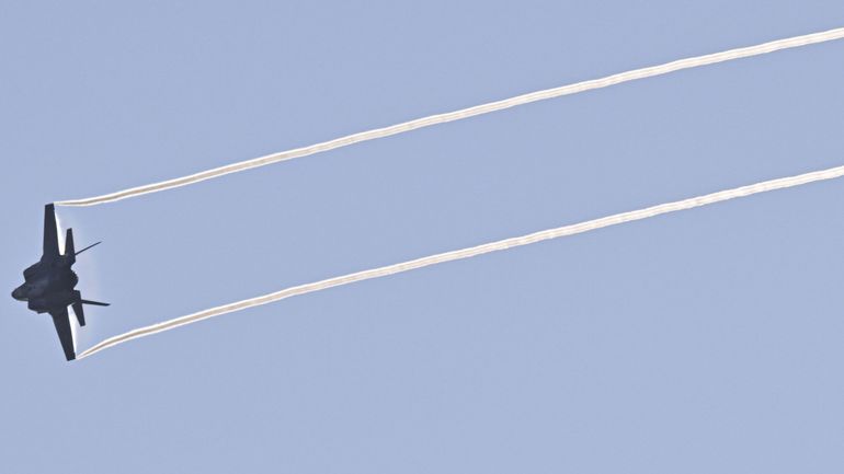 Guerre au Moyen-Orient : Trump a été "tenu informé" sur l'avion de combat américain qui s'est écrasé en Iran, l'Iran dit avoir touché un second avion (revoir notre direct)