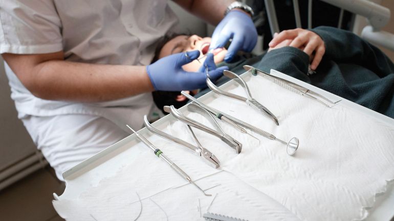Augmentation des frais dentaires : diminuer les remboursements, la bonne solution ? "Les gens ne se soignent plus"