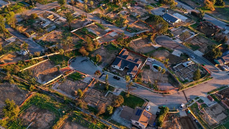 Los Angeles: un an après les gigantesques incendies, un cocktail toxique invisible qui empêche les retours