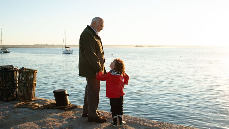 "Comme par magie" : une tendre comédie sur la parentalité avec Kev Adams et Gérard Jugnot