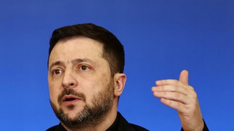Guerre en Ukraine : le président Zelensky évoque une réunion USA-Ukraine-Russie début mars aux Émirats arabes unis