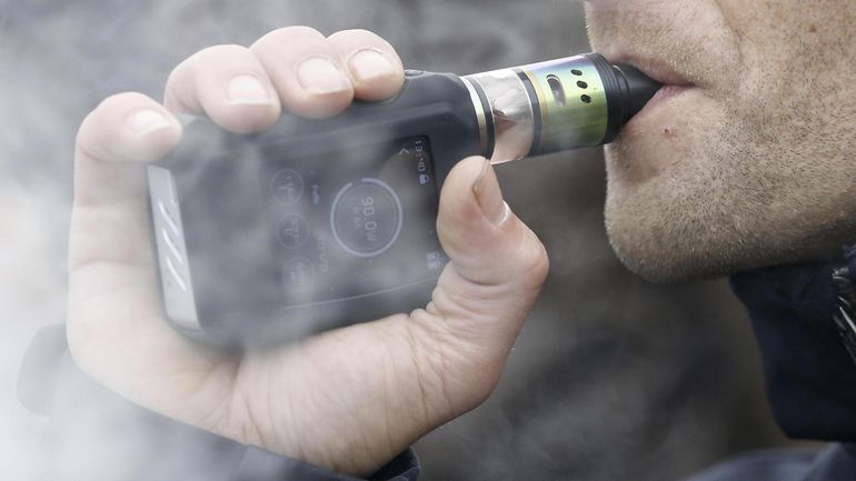 Le ministre de la Santé Frank Vandenbroucke veut interdire les arômes pour les cigarettes électroniques, sauf celui au tabac
