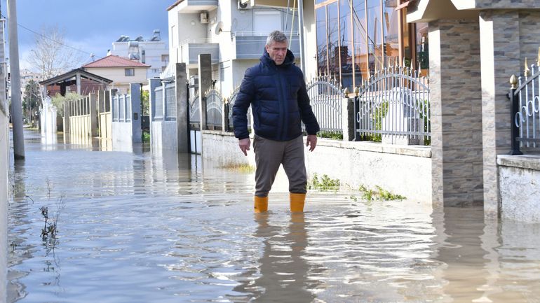 Albanie : les inondations et des chutes de neige font un mort, des centaines de personnes évacuées