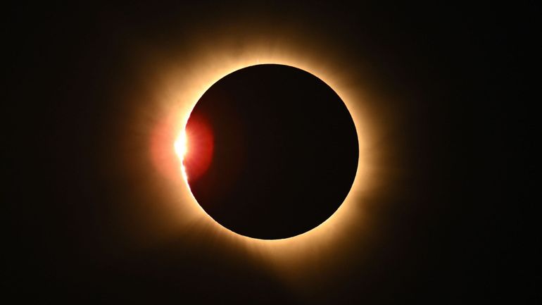 Éclipse solaire : revivez le spectacle exceptionnel de ce mercredi 12 août
