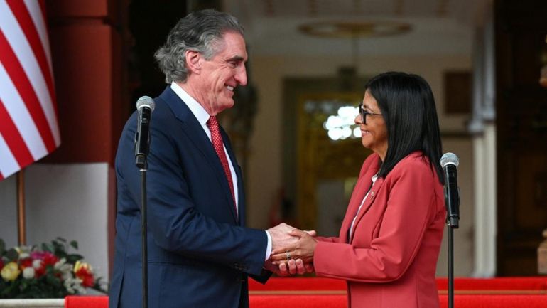 Venezuela : visite du ministre américain de l'Intérieur, annonciatrice d'une coopération "illimitée" entre Caracas et Washington