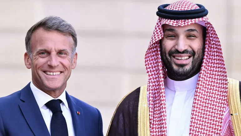 Emmanuel Macron et le prince saoudien Mohammed Ben Salmane ont une passion commune des plus étonnantes : Dragon Ball Z. 