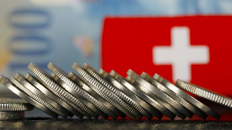 La Suisse ordonne de bloquer les éventuels avoirs de Maduro dans le pays alpin