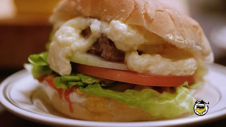 Le burger est-il devenu le symbole de la colonisation culturelle américaine ?