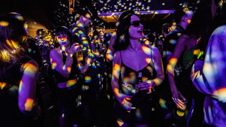 Vu d'Europe : des boîtes de nuit financées par l'État ? La Lituanie cherche des solutions pour encourager la natalité