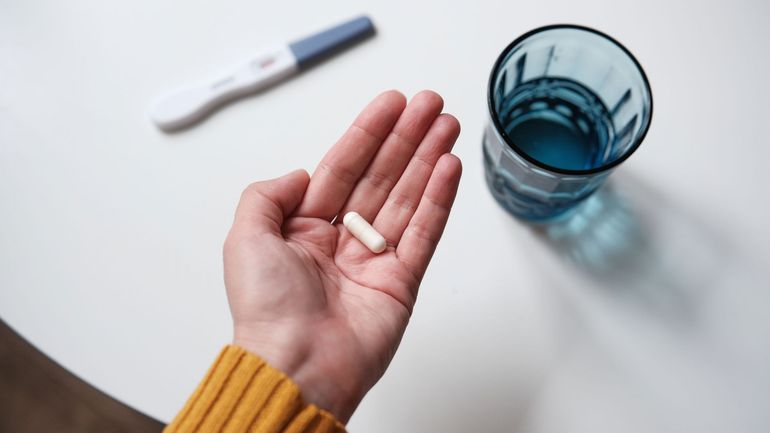 Aux Pays-Bas, la pilule abortive se commande en ligne : bientôt le cas en Belgique ?