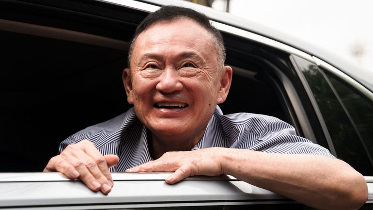 Thaïlande : l'ancien Premier ministre Thaksin libéré de prison, après huit mois derrière les barreaux