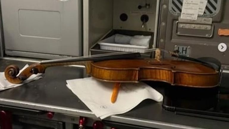 "Ils n’ont eu aucune pitié" : une violoniste forcée de voyager en avion avec son précieux violon de 1782 hors de son étui