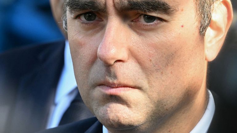 France : un Premier ministre encore plus fragile face à la tâche redoutable de bâtir un gouvernement