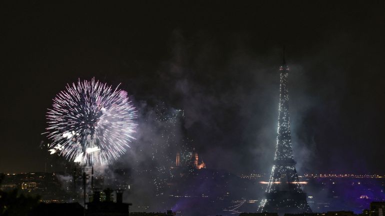 Une quarantaine de personnes interpellées pour avoir tiré des feux d'artifice et des fumigènes depuis l'esplanade du Trocadéro, près de la tour Eiffel