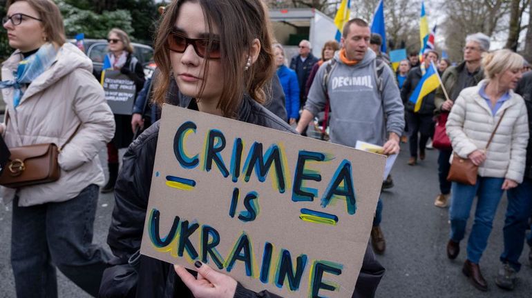 Guerre en Ukraine : la Russie a-t-elle vraiment fait cadeau de la Crimée à l'Ukraine en 1954 ?