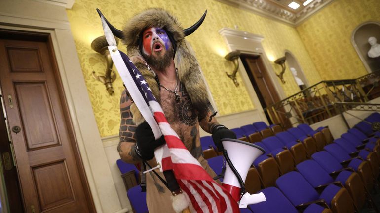 "F**k Trump !" : à la veille des midterms, Jake Angeli, le chaman de l'attaque du Capitole, ne votera pas