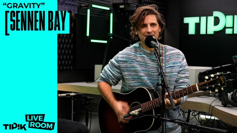 Sennen Bay, invité de Samy et Lou, interprète "Gravity" dans la Tipik Live Room