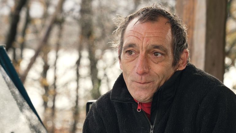 "Il n’y a pas assez d’aide" : Benoit, un père séparé de sa famille, témoigne pour Viva for Life "Il n’y a pas assez d’aide" : Benoit, un père séparé de sa famille, témoigne pour Viva for Life