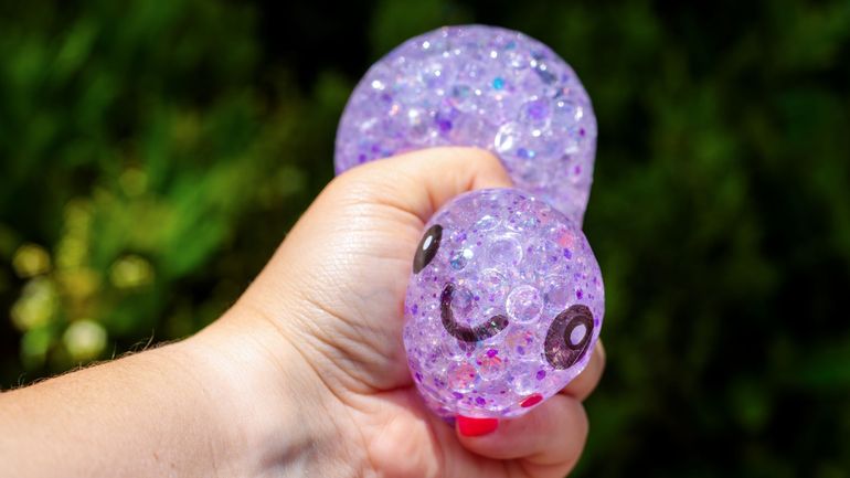 "Le jouet a explosé !" : les populaires squishy dumplings sont sur la sellette, en particulier les produits potentiellement toxiques qu'ils contiennent