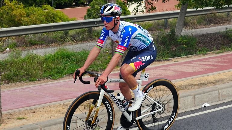 Remco Evenepoel ravi de passer en tête de l’UAE Tour : "La position défensive est plus confortable"