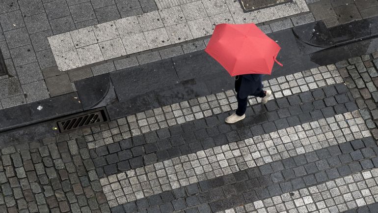 Intempéries : l'IRM émet un avertissement jaune à la pluie dans plusieurs provinces, le numéro 1722 activé
