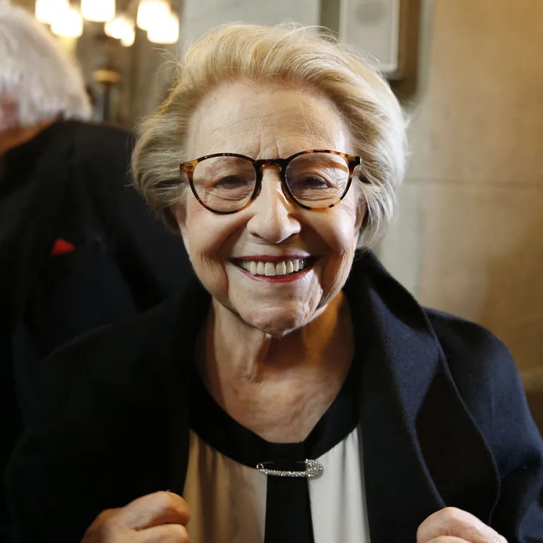 La parolière Liliane Konyn, également connue sous le nom de Vline Buggy, lors d'une messe marquant le 40e anniversaire de la mort du chanteur français Claude François, à l’église Notre-Dame-d’Auteuil à Paris, le 10 mars 2018.