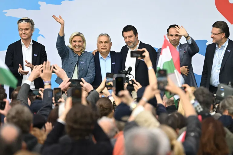 Marine Le Pen et des dirigeants de l’extrême droite européenne à Budapest, en Hongrie le 23 mars 2026