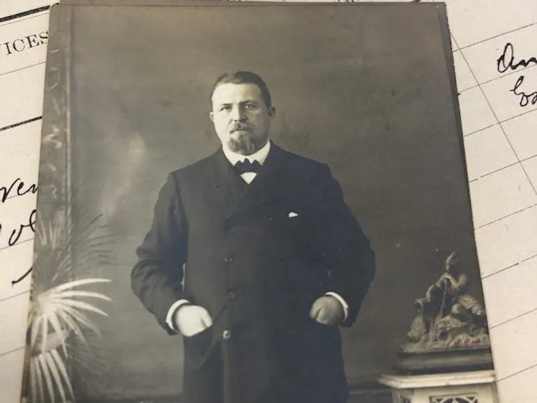 Photographie d’un médecin de la Compagnie des messageries maritimes à la fin du XIXᵉ siècle. Collection French Lines & Compagnie.