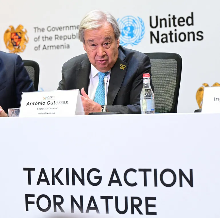 Antonio Guterres, secrétaire général des Nations unies, s'exprime à Erevan, la capitale arménienne.