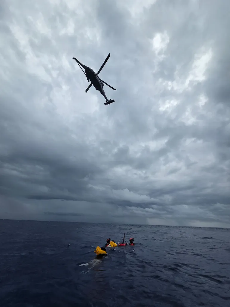 Le 12 mai 2026, un hélicoptère HC-130J Combat King II et un HH-60W Jolly Green II de l'US Air Force, accompagnés de sauveteurs parachutistes du 920e escadron de sauvetage, ont mené des opérations de sauvetage pour les survivants d'un avion civil abattu au