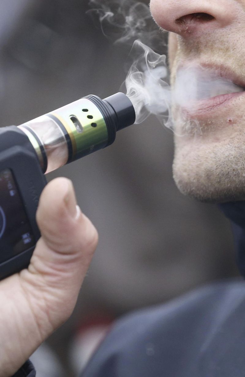 Une Franaise emprisonne en Thalande  cause de sa cigarette lectronique  - RTBF Actus