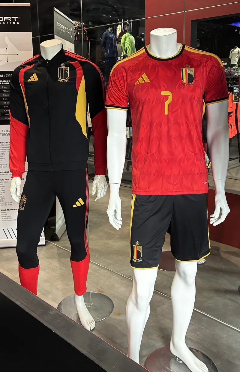 Maillot Magritte Diables Rouges 'Ceci n'est pas un maillot' : Magritte à l'honneur sur une nouvelle ...