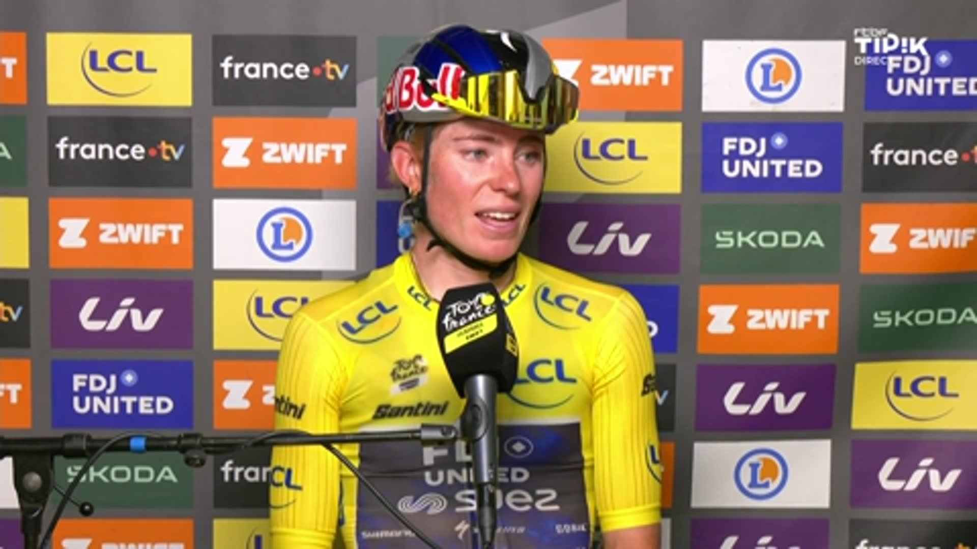 La réaction de Demi Vollering après sa deuxième victoire sur le Tour de ...